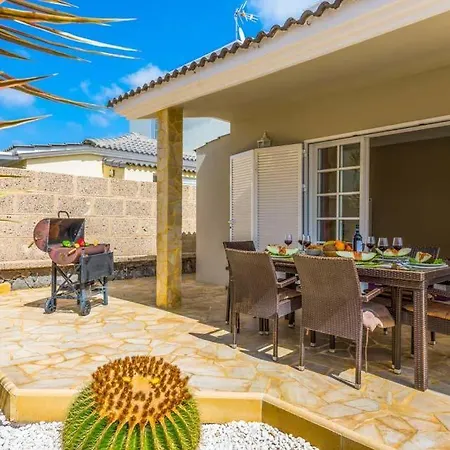Playa De Fanabe Sleeps 6 With Pool Air Con And Wifi Villa *