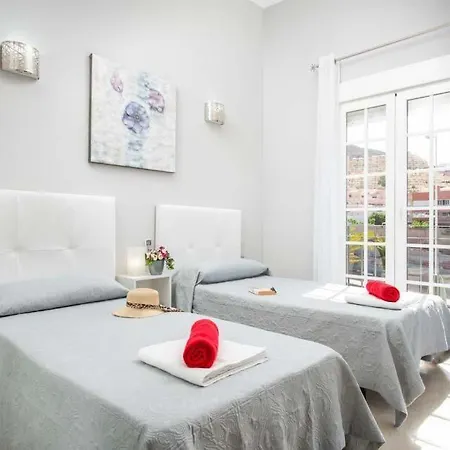 Playa De Fanabe Sleeps 6 With Pool Air Con And Wifi فيلة