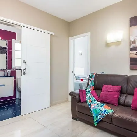 Playa De Fanabe Sleeps 6 With Pool Air Con And Wifi فيلة