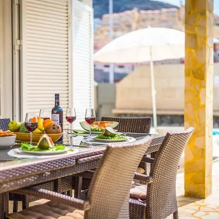 فيلة Playa De Fanabe Sleeps 6 With Pool Air Con And Wifi *