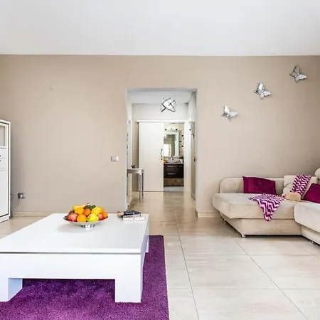 Playa De Fanabe Sleeps 6 With Pool Air Con And Wifi فيلة